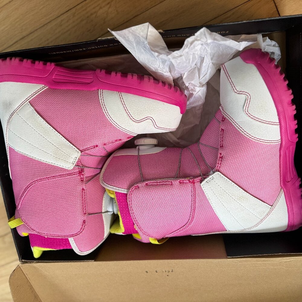Burton Kids Zipline Boa Snowboard Boots Size 5K Pink